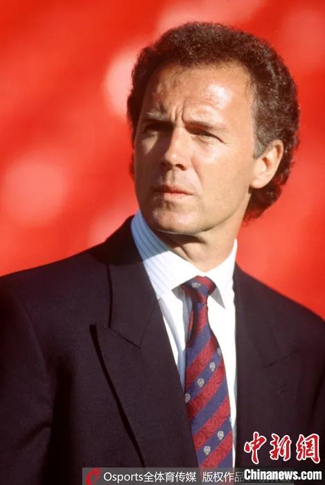 世间再无足球皇帝贝肯鲍尔离世，德国足坛传奇