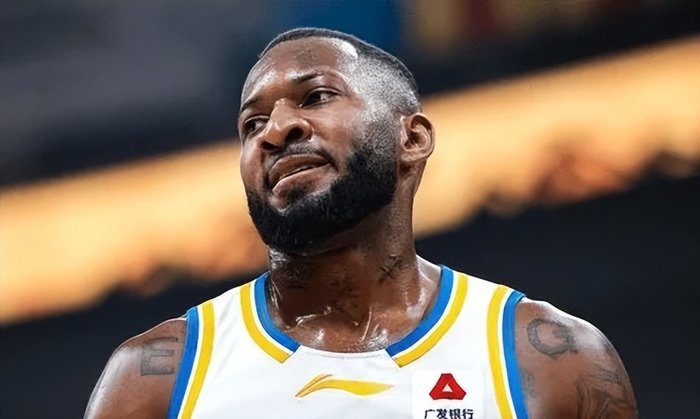 北京男篮双塔组合显威 内线统治力助队胜广州