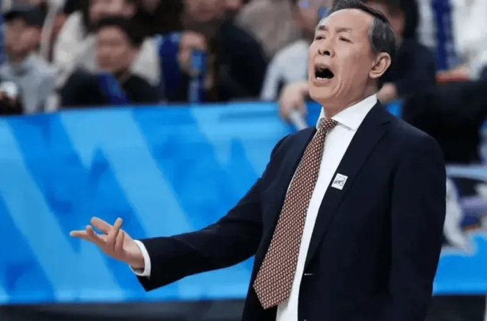 北京男篮双塔组合显威 内线统治力助队胜广州