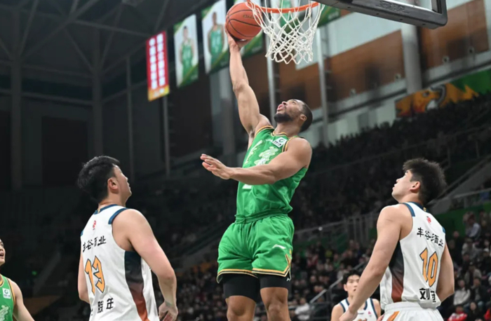 CBA常规赛第35轮：上海男篮十六连胜领跑 浙江男