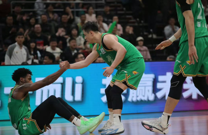 辽宁男篮逆转南京同曦 布罗金顿23分成逆转关键