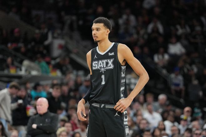 文班亚马22岁挑战约基奇王座 74分对决引爆NBA未来